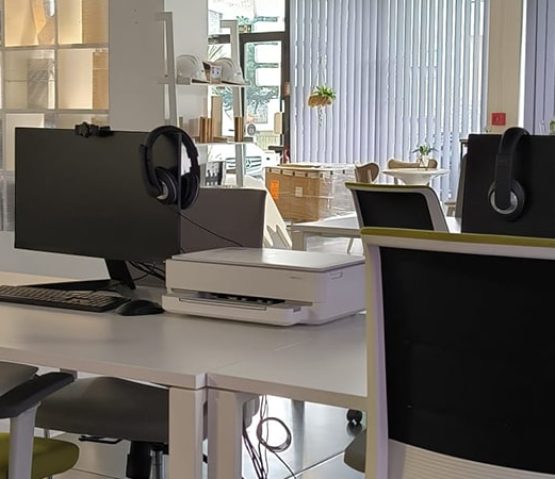 Studio Concept espaço de coworking mesa fixa